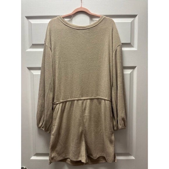 Pants - Odessa Balloon Sleeve Romper M/L NWT